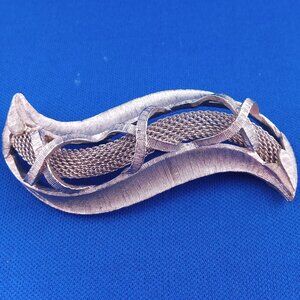 Vintage mid century modern Kramer textured swirl pin brooch mesh accent